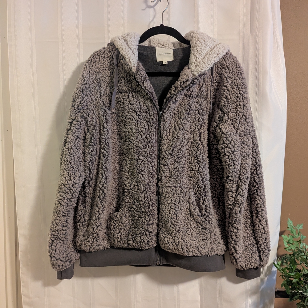 Thread And Supply. Cozy Gray Sherpa Jacket. Size Medium.